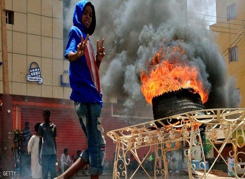 البرهان يتأسف.. ويعد بالتحقيق في أحداث فض اعتصام الخرطوم