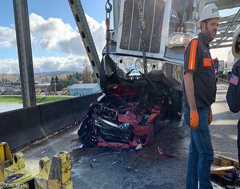 بالصور.. "معجزة" تنجي سيدة من حادث سير خطير بالصور.. "معجزة" تنجي سيدة من حادث سير خطير
