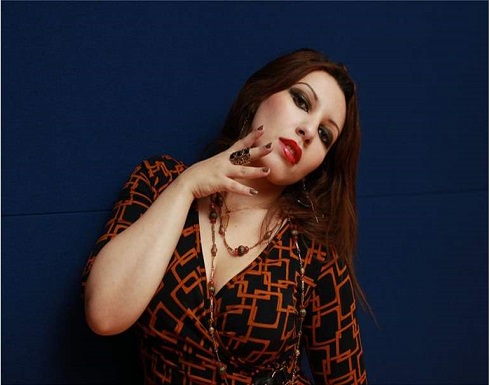 فنانة شهيرة تحرض الفتيات: "المشاعر والرغبات أهم من كرامة الأب" فنانة شهيرة تحرض الفتيات: "المشاعر والرغبات أهم من كرامة الأب"