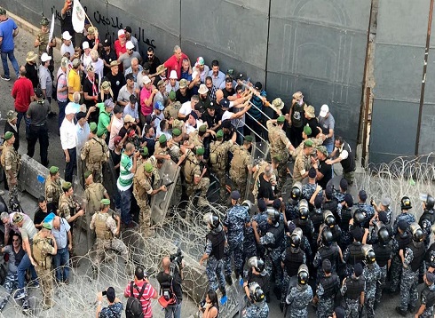 لبنان.. النواب يصوتون على الموازنة التقشفية وسط احتجاجات لبنان.. النواب يصوتون على الموازنة التقشفية وسط احتجاجات