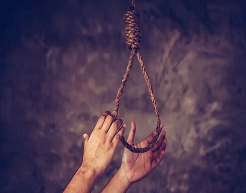 مجزرة عائلية بمصر.. هشم رأس زوجته وابنته ثم انتحر شنقا مجزرة عائلية بمصر.. هشم رأس زوجته وابنته ثم انتحر شنقا