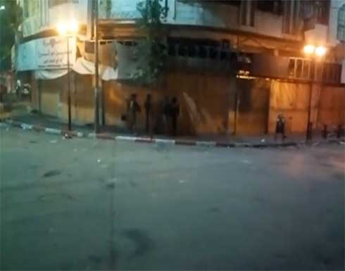 بالفيديو .. فلسطينيون يشتبكون مع قوات إسرائيلية تزامنا مع اقتحام هرتصوغ الحرم الإبراهيمي بالفيديو .. فلسطينيون يشتبكون مع قوات إسرائيلية تزامنا مع اقتحام هرتصوغ الحرم الإبراهيمي