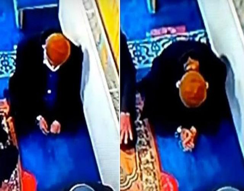 شاهد: لحظة وفاة صديق الزعيم التركي “نجم الدين أربكان” أثناء صلاته في المسجد شاهد: لحظة وفاة صديق الزعيم التركي “نجم الدين أربكان” أثناء صلاته في المسجد