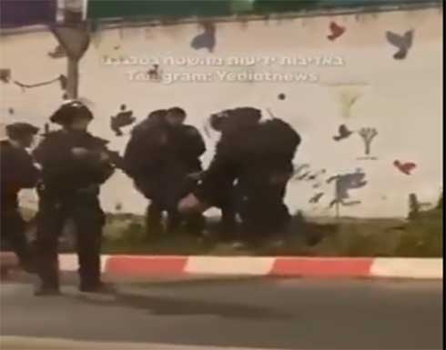 شاهد : اعتقال إثنين من الأسرى الستة الفارّين من سجن جلبوع شاهد : اعتقال إثنين من الأسرى الستة الفارّين من سجن جلبوع
