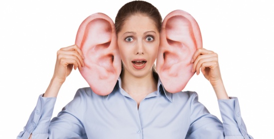 عملية قص شحمة الأذن.. آخر صيحات عالم التجميل والفضل لأم كيم كارداشيان! عملية قص شحمة الأذن.. آخر صيحات عالم التجميل والفضل لأم كيم كارداشيان!