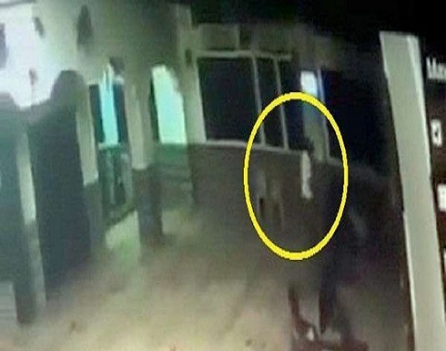 شاهد.. لحظة وفاة ضابط مصري متقاعد أثناء الصلاة شاهد.. لحظة وفاة ضابط مصري متقاعد أثناء الصلاة