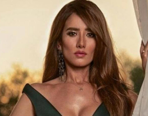 بفستان مكشوف….زينة ترد بقسوة على سخرية الجمهور من اطلالتها السابقة (صور) بفستان مكشوف….زينة ترد بقسوة على سخرية الجمهور من اطلالتها السابقة (صور)