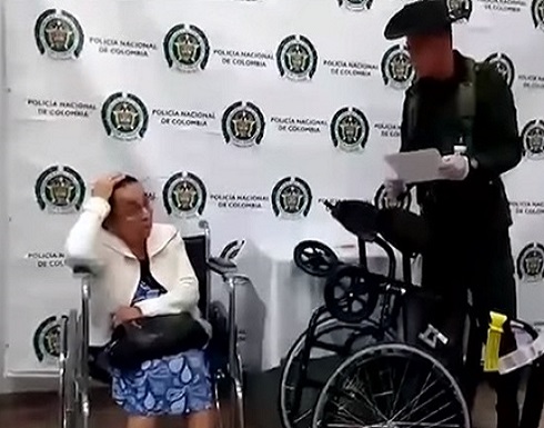 اعتقال مسنة تهرب كمية هائلة من الكوكايين في كرسي متحرك اعتقال مسنة تهرب كمية هائلة من الكوكايين في كرسي متحرك