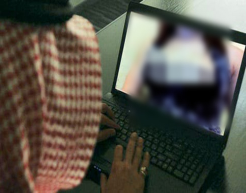 مصر .. طالب يبتز خطيبته السابقة بصور ويبرر:”عايز أتجوزها” مصر .. طالب يبتز خطيبته السابقة بصور ويبرر:”عايز أتجوزها”