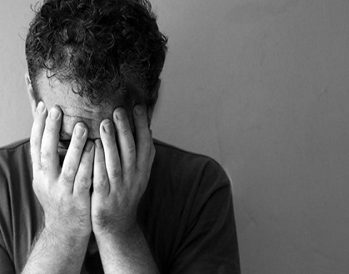 توفت أمه فلحق بها بعد ساعات.. واقعة مؤثرة لمصري حزن على فراق والدته توفت أمه فلحق بها بعد ساعات.. واقعة مؤثرة لمصري حزن على فراق والدته