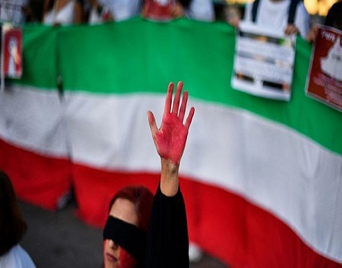 طهران تعلن مراجعة قانون اللباس طهران تعلن مراجعة قانون اللباس