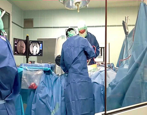 الهند.. إزالة كرة شعر تزن 7 كغ من معدة فتاة (صورة) الهند.. إزالة كرة شعر تزن 7 كغ من معدة فتاة (صورة)
