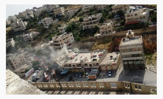 حريق في مول للادوات المنزلية في السلط حريق في مول للادوات المنزلية في السلط