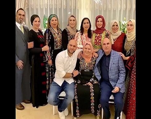 شاهد : اغرب تهاني في العيد يبتكرها فلسطينيون محرومون من العودة شاهد : اغرب تهاني في العيد يبتكرها فلسطينيون محرومون من العودة