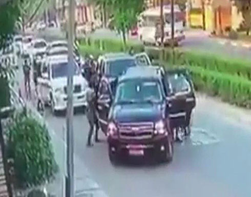 شاهد : اختطاف مسؤول في وزارة الداخلية العراقية شاهد : اختطاف مسؤول في وزارة الداخلية العراقية