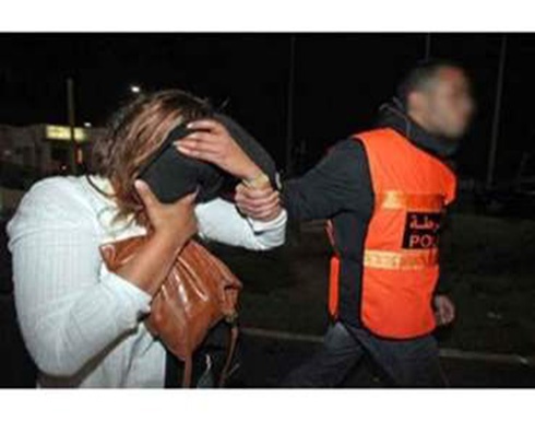 زوجة تخدِّر زوجها كل ليلة وتجلب عشيقها الى الفراش بجواره في المغرب زوجة تخدِّر زوجها كل ليلة وتجلب عشيقها الى الفراش بجواره في المغرب