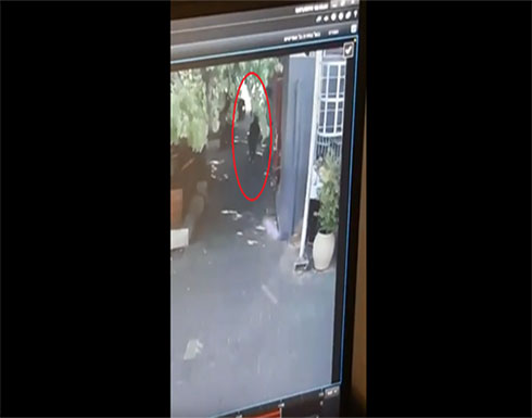 شاهد.. اعتقال مواطن فلسطيني حاول خنق موظف إسرائيلي على معبر الكرامة شاهد.. اعتقال مواطن فلسطيني حاول خنق موظف إسرائيلي على معبر الكرامة