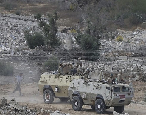 الجيش المصري يقتل 16 مسلحا ويفجر 3 سيارات دفع رباعي في سيناء الجيش المصري يقتل 16 مسلحا ويفجر 3 سيارات دفع رباعي في سيناء