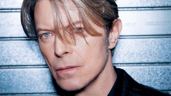 بروفيسور بريطاني يقرر تقمص شخصية المغني ديفيد باوي