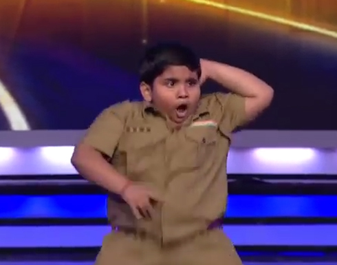 بالفيديو: طفل هندي راقص يبهر الجمهور