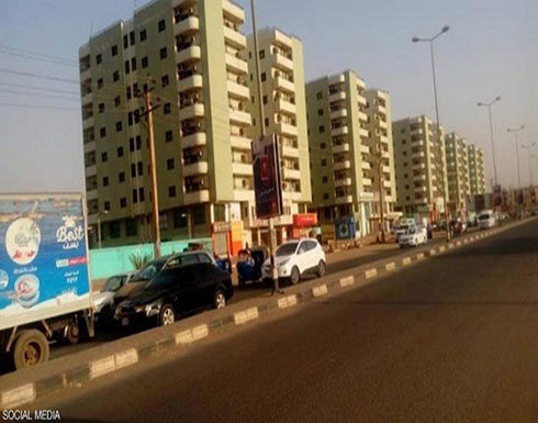 الشرطة السودانية تزيل اسم البشير وصوره من أبراجها الشرطة السودانية تزيل اسم البشير وصوره من أبراجها