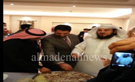بالفيديو: العريفي يعلق على المنسف الأردني مع محمد القضاة بالفيديو: العريفي يعلق على المنسف الأردني مع محمد القضاة