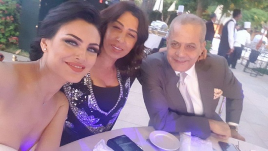 بالفيديو – من هي الفنانة التي اشعلت حفل زفاف برقصها مع محمد امام؟! بالفيديو – من هي الفنانة التي اشعلت حفل زفاف برقصها مع محمد امام؟!