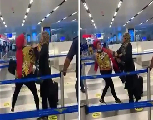 صفع وضرب.. شجار بين سيدتين في مطار بيروت .. فيديو صفع وضرب.. شجار بين سيدتين في مطار بيروت .. فيديو