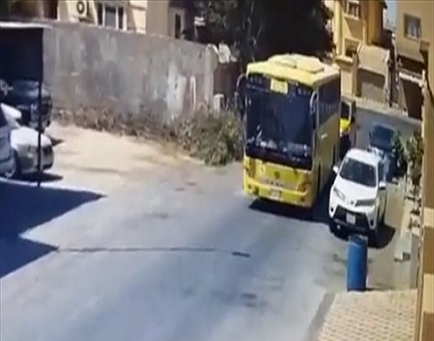 مشهد يحبس الأنفاس.. طفلة نجت بأعجوبة من الدهس في السعودية ! (فيديو) مشهد يحبس الأنفاس.. طفلة نجت بأعجوبة من الدهس في السعودية ! (فيديو)