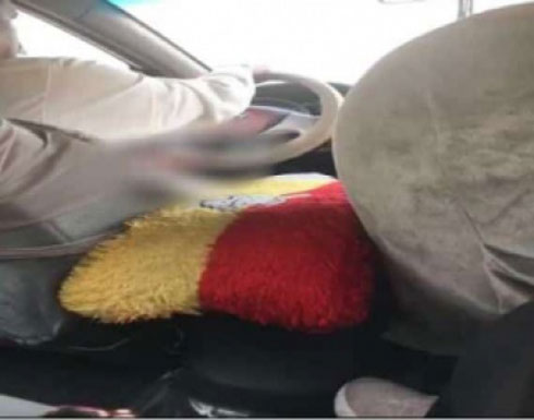 سائق يتحرش براكبة عبر حركات غير لائقة يشعل غضب مواقع التواصل سائق يتحرش براكبة عبر حركات غير لائقة يشعل غضب مواقع التواصل