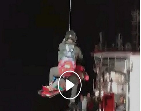80 ساعة في البحر... غواص ينجو بأعجوبة (فيديو) 80 ساعة في البحر... غواص ينجو بأعجوبة (فيديو)