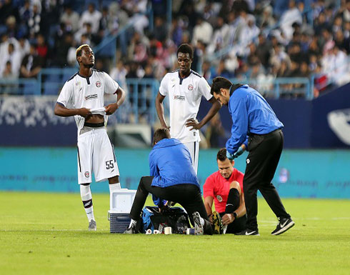 بالفيديو : إصابة قوية لحكم مواجهة الهلال والعدالة بالدوري السعودي بالفيديو : إصابة قوية لحكم مواجهة الهلال والعدالة بالدوري السعودي