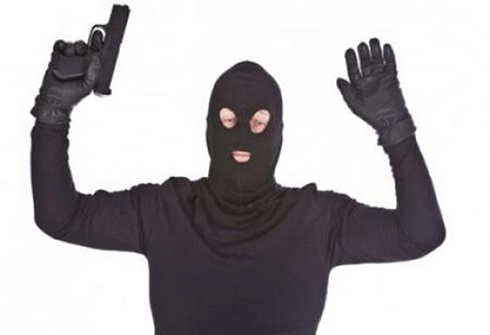 القبض على شخص من جنسية عربية خطط لارتكاب عدد من قضايا السلب المسلح القبض على شخص من جنسية عربية خطط لارتكاب عدد من قضايا السلب المسلح