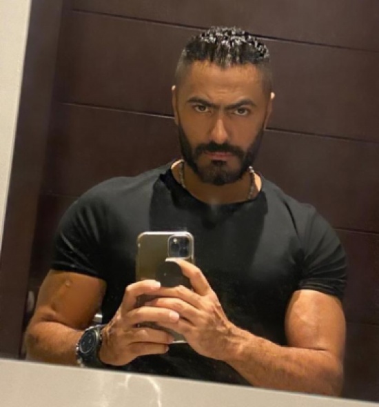 تامر حسني يخضع لعملية تجميل جديدة وتغير كبير في ملامح وجهه تامر حسني يخضع لعملية تجميل جديدة وتغير كبير في ملامح وجهه