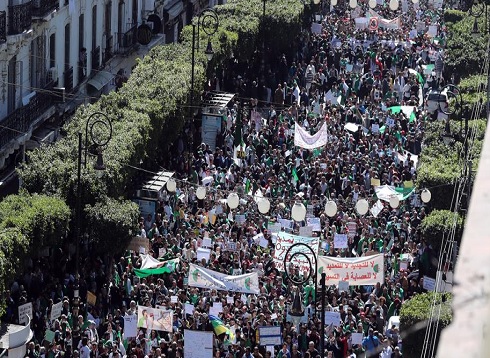 أوسع مظاهرات تعم الجزائر في الجمعة الرابعة للاحتجاجات أوسع مظاهرات تعم الجزائر في الجمعة الرابعة للاحتجاجات