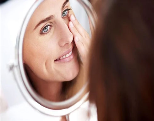 تعرضك لمخاطر صحية.. احترس من عمليات شد الوجه وتقويم البشرة تعرضك لمخاطر صحية.. احترس من عمليات شد الوجه وتقويم البشرة
