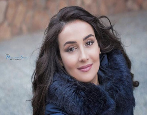 بالصور : كندا حنا تنزع سترتها لتستعرض الوشم على ظهرها بالصور : كندا حنا تنزع سترتها لتستعرض الوشم على ظهرها