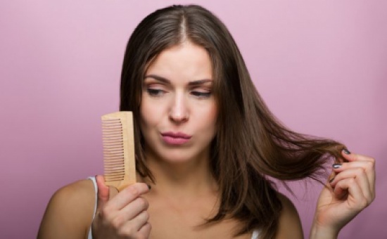 أبرز اسباب تساقط الشعر عند البنات!