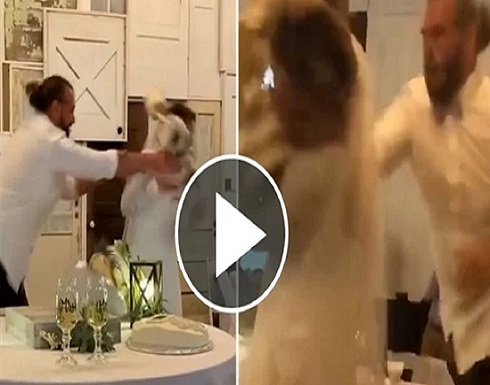 بريطانيا : عريس "غشيم" يضرب عروسته بالتورته ليلة الزفاف بريطانيا : عريس "غشيم" يضرب عروسته بالتورته ليلة الزفاف