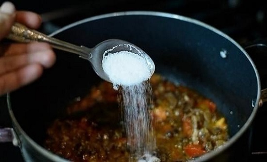 طرق بسيطة للتخلص من ملوحة الطعام طرق بسيطة للتخلص من ملوحة الطعام