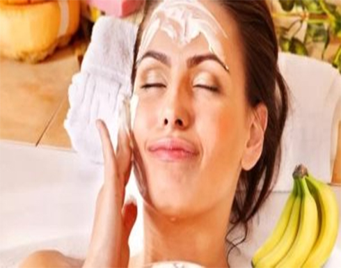 3 وصفات طبيعية بالموز لتفتيح البشرة والتخلص من التجاعيد وعلاج البثور 3 وصفات طبيعية بالموز لتفتيح البشرة والتخلص من التجاعيد وعلاج البثور