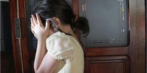 الأردن .. سيدة تعتدي جنسيا على ابنتها القاصر الأردن .. سيدة تعتدي جنسيا على ابنتها القاصر