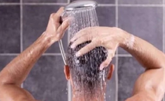 حكم التبرد بالماء في نهار رمضان بسبب الحر الشديد .. الإفتاء توضح حكم التبرد بالماء في نهار رمضان بسبب الحر الشديد .. الإفتاء توضح