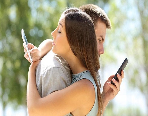 الخيانة الالكترونية شائعة اليوم.. هذه هي أبرز أسبابها الخيانة الالكترونية شائعة اليوم.. هذه هي أبرز أسبابها