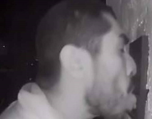 الرجل والجرس.. كاميرات المراقبة ترصد "الفعلة الجنونية" الرجل والجرس.. كاميرات المراقبة ترصد "الفعلة الجنونية"