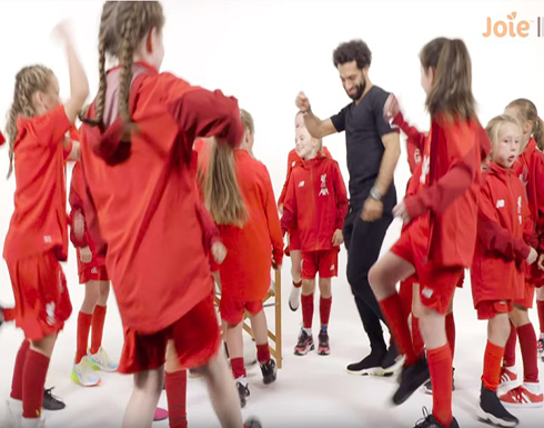 بالفيديو : مو صلاح يرقص و يلعب دور "صانع السعادة" لناشئات ليفربول بالفيديو : مو صلاح يرقص و يلعب دور "صانع السعادة" لناشئات ليفربول