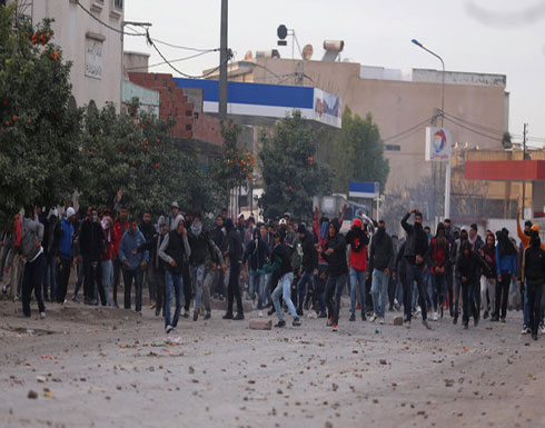 ليلة جديدة من المواجهات بتونس.. عشرات الجرحى وتوقيف 200 ليلة جديدة من المواجهات بتونس.. عشرات الجرحى وتوقيف 200