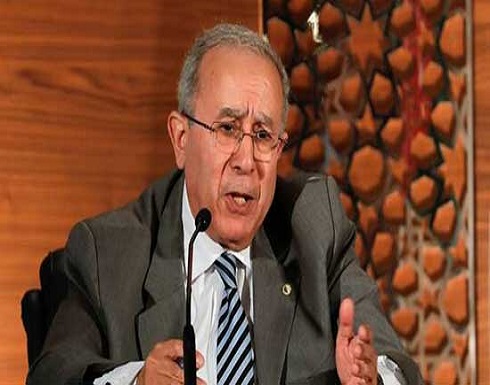 وزير الخارجية الجزائري يصف تصريحات ماكرون بالإفلاس وزير الخارجية الجزائري يصف تصريحات ماكرون بالإفلاس