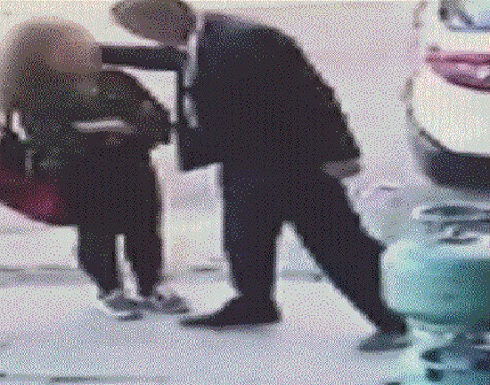 مصر.. النيابة العامة تكشف تفاصيل فيديو مواطن ارتكب فعلا فاضحا أمام فتاة في مترو القاهرة مصر.. النيابة العامة تكشف تفاصيل فيديو مواطن ارتكب فعلا فاضحا أمام فتاة في مترو القاهرة