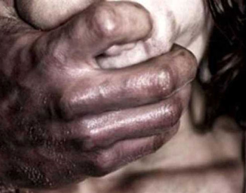 رجل يستدرج ابنة جاره ويعتدي عليها في مصر رجل يستدرج ابنة جاره ويعتدي عليها في مصر